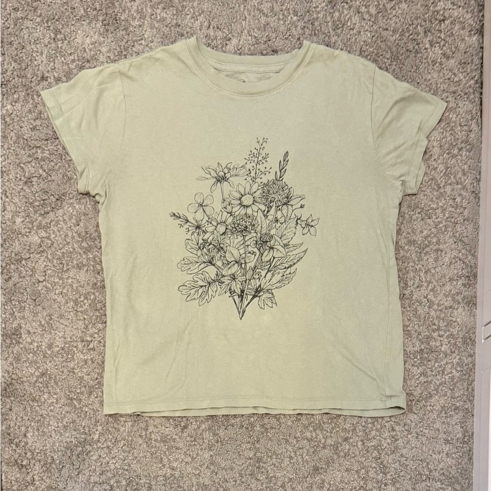 Green Fitted Graphic Short Sleeve Tee
